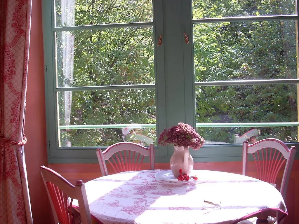 Cosy Studio In Drome With Shared Pool Montbrun-les-Bains 0*,  França